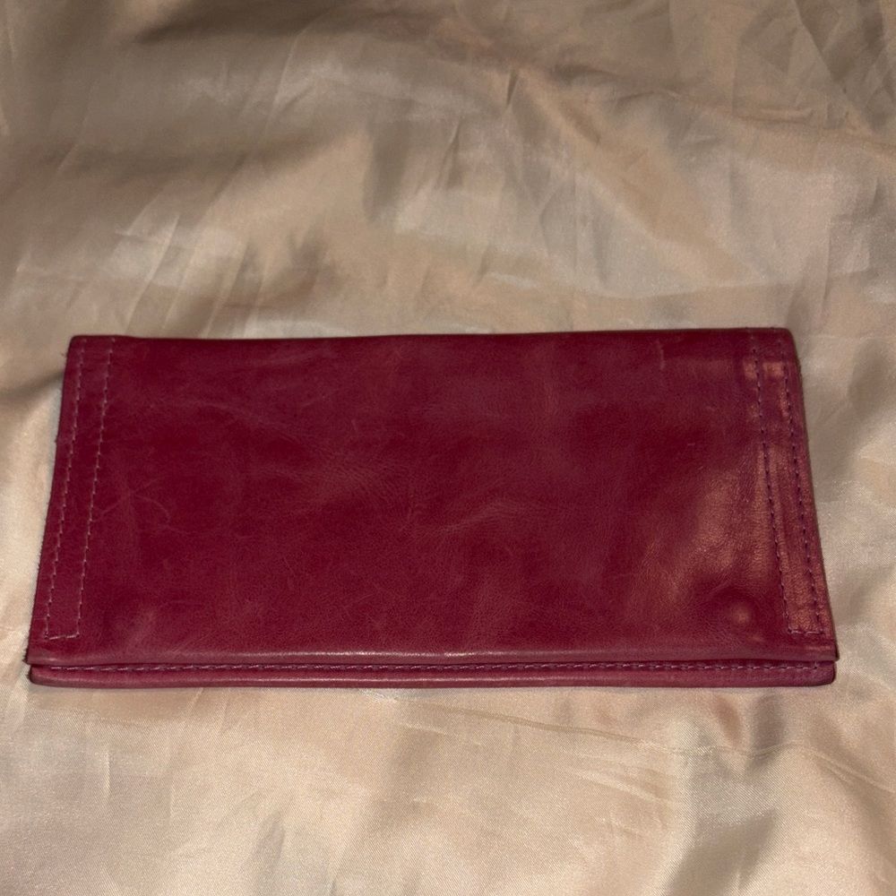 Rough & tumble charm colored snap wallet, in excellent condition, nsnp home‼️